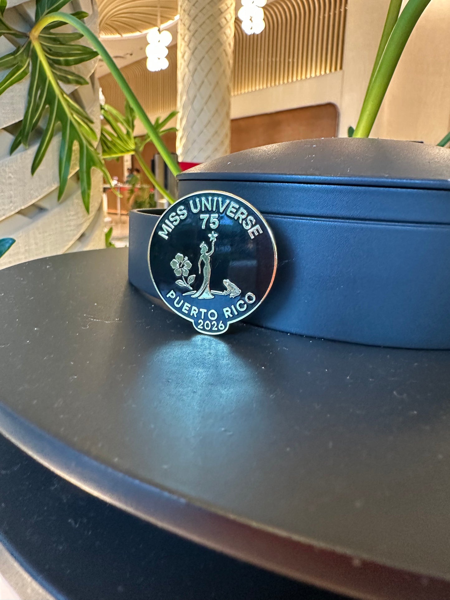 ✨ Pin Oficial Conmemorativo – Miss Universe 75th Anniversary • Puerto Rico 2026 ✨. PRE- VENTA