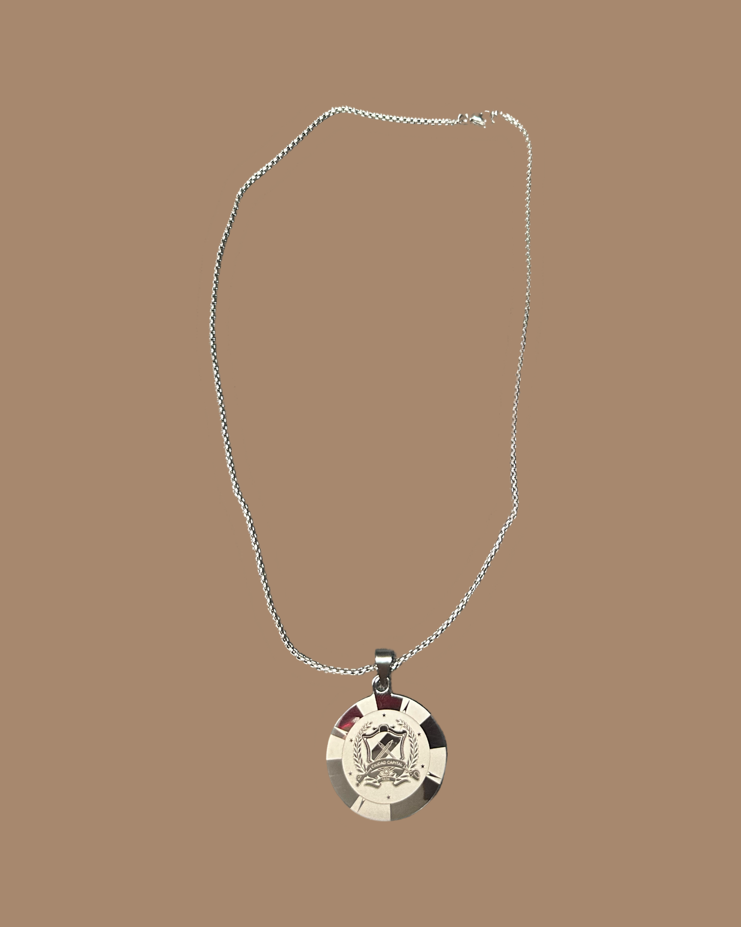 Nuevo escudo de San Salvador con el borde del Kilometraje cero